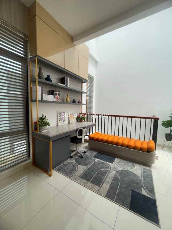 dijual rumah meruya selatan