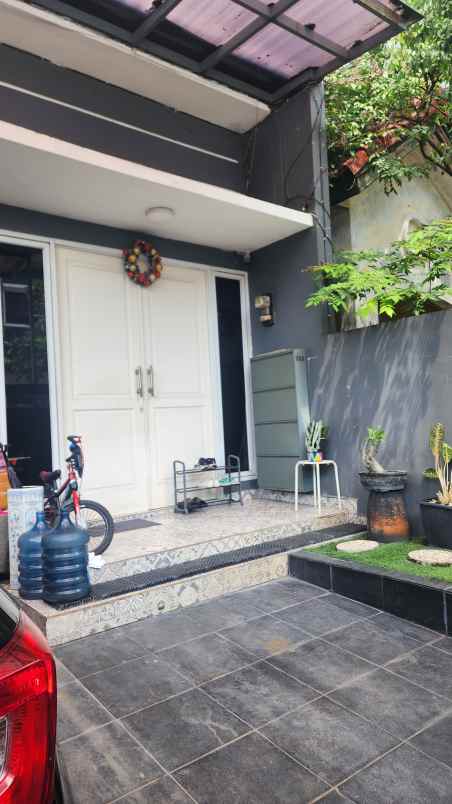 dijual rumah metland puri