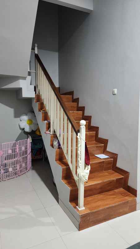 dijual rumah metland puri