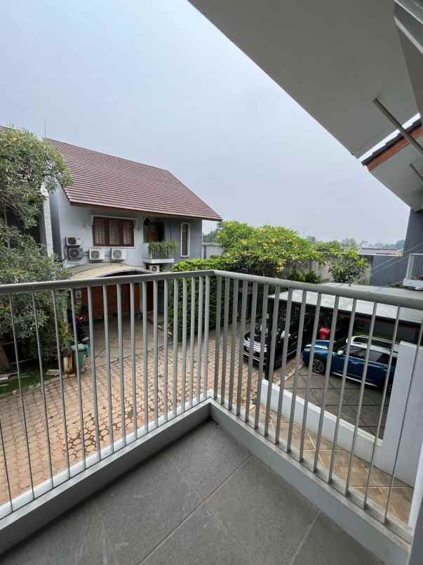 dijual rumah mewah 2 lantai bebas banjir jaksel