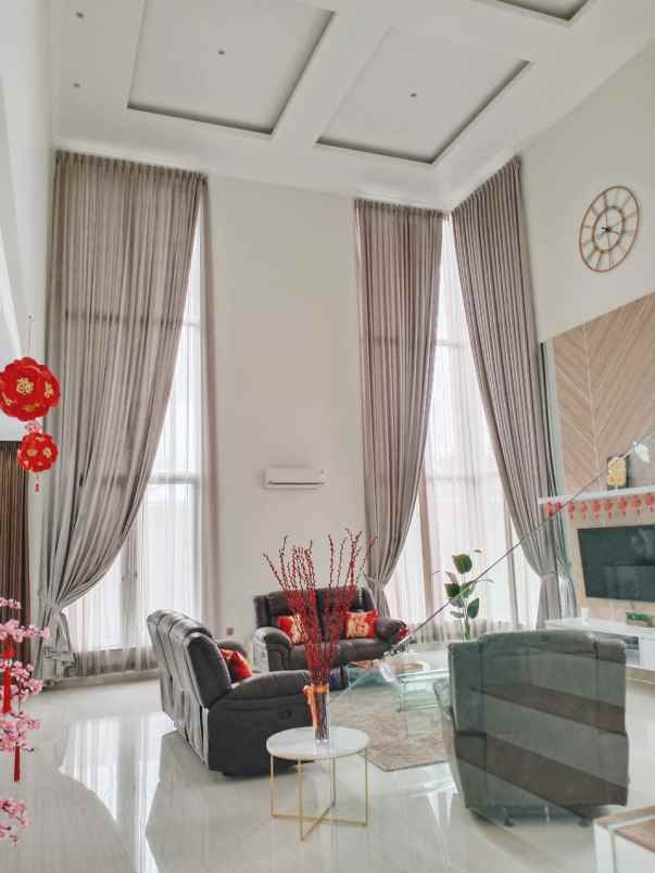 dijual rumah mewah dekat hotel lorin solo