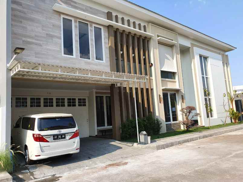 dijual rumah mewah dekat hotel lorin solo