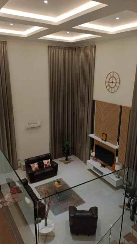 dijual rumah mewah dekat hotel lorin solo