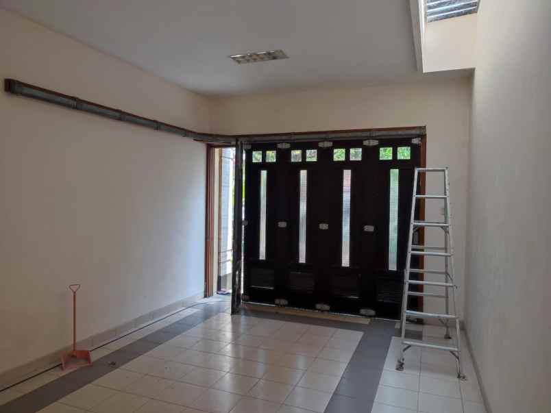 dijual rumah mewah di manahan solo