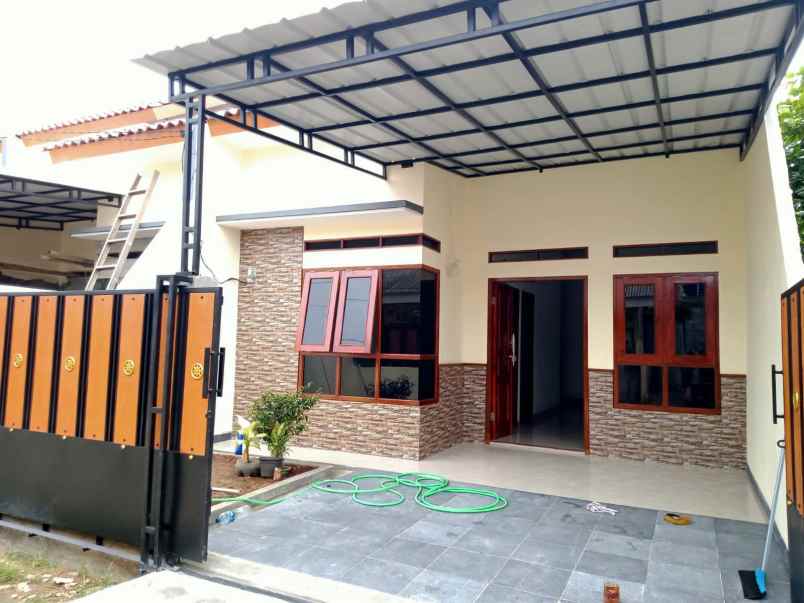 dijual rumah modern siap huni ekonomis dan strategis