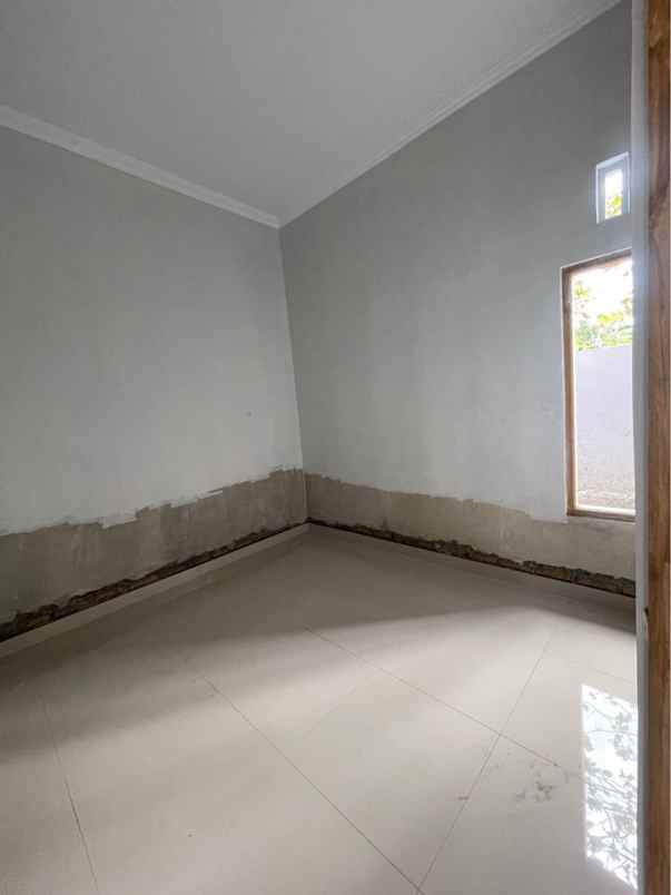 dijual rumah moyudan