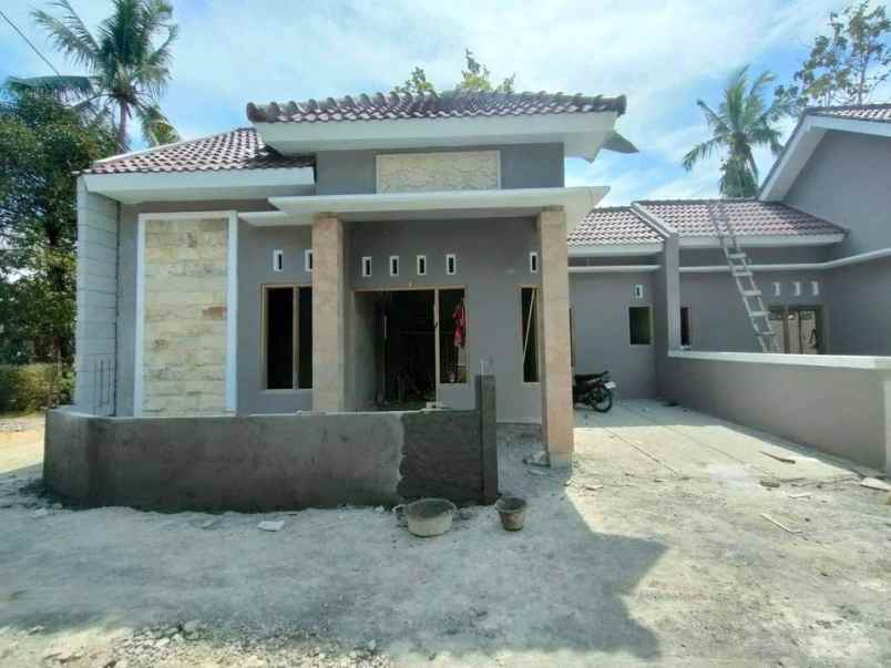 dijual rumah moyudan