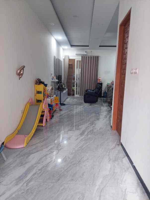 dijual rumah mulyosari