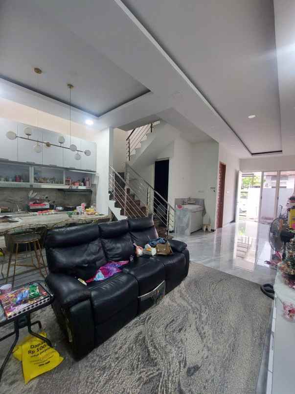 dijual rumah mulyosari