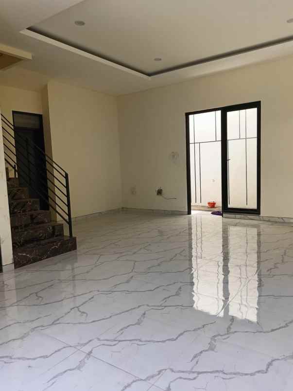 dijual rumah mulyosari