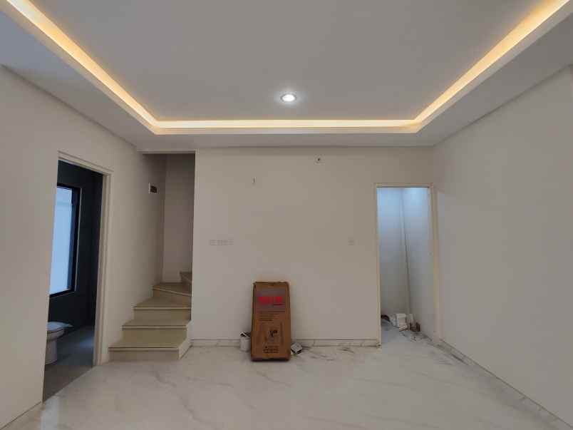 dijual rumah mulyosari