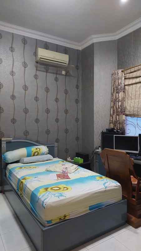 dijual rumah mulyosari prima