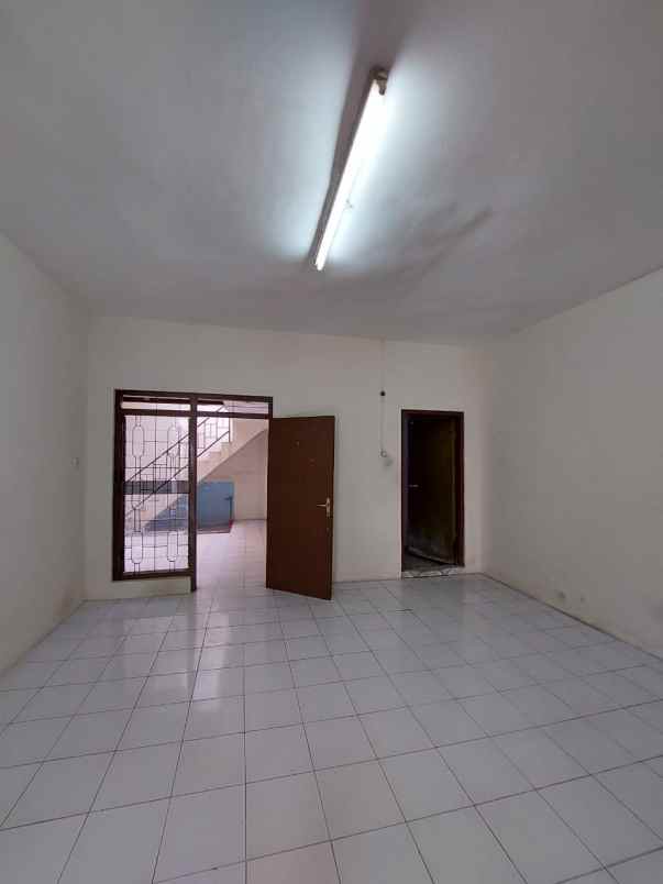 dijual rumah mulyosari tengah