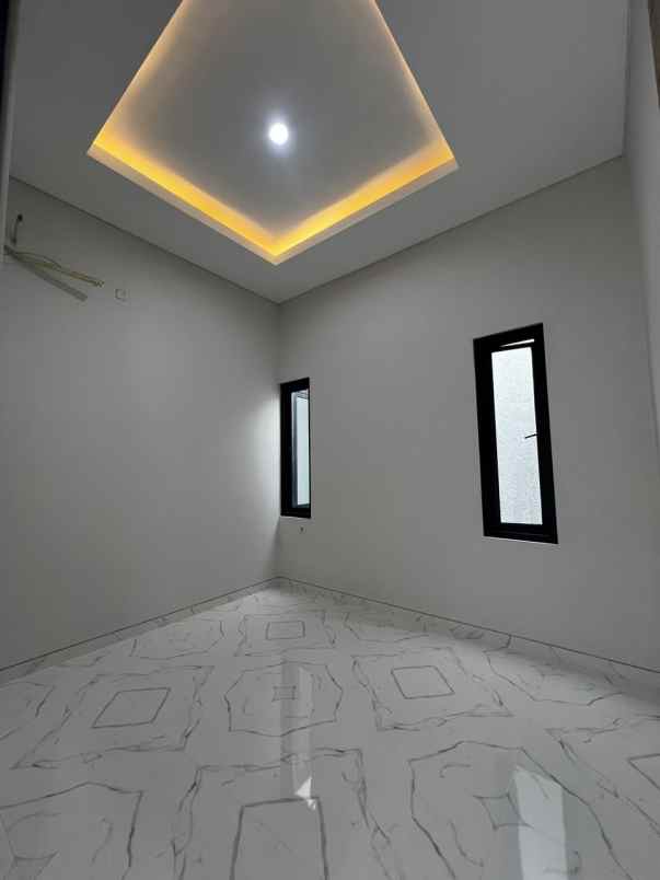dijual rumah nirwana ekse