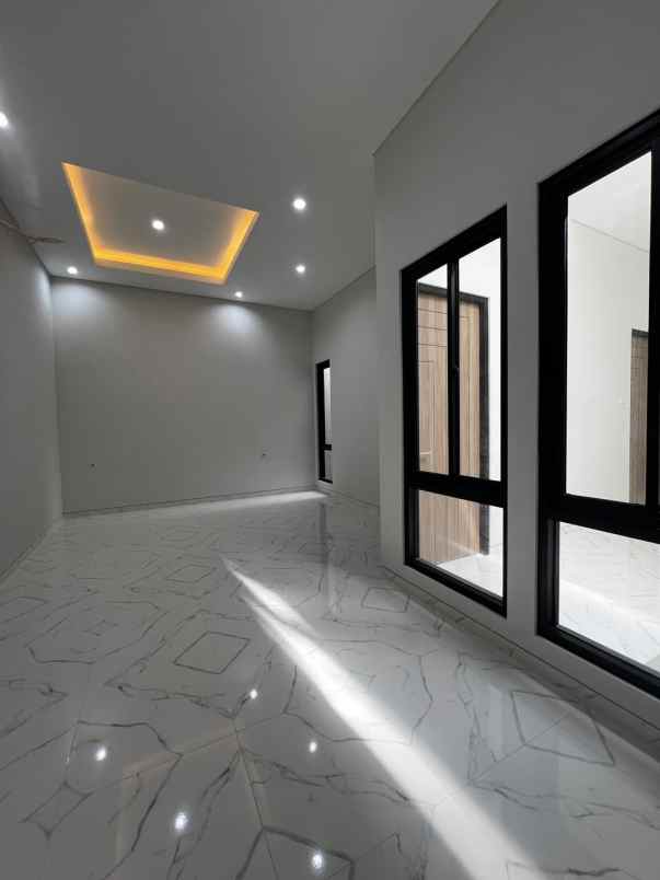 dijual rumah nirwana ekse