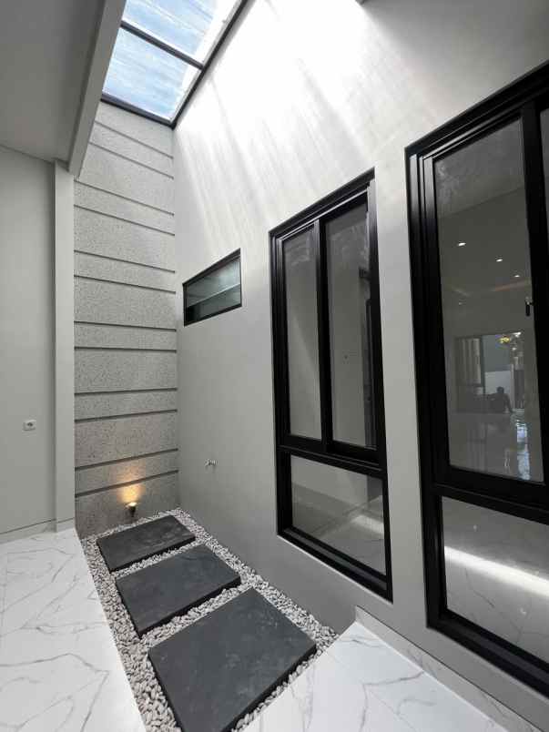 dijual rumah nirwana ekse