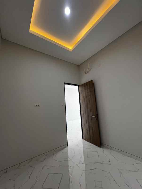 dijual rumah nirwana ekse