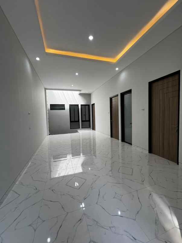 dijual rumah nirwana ekse