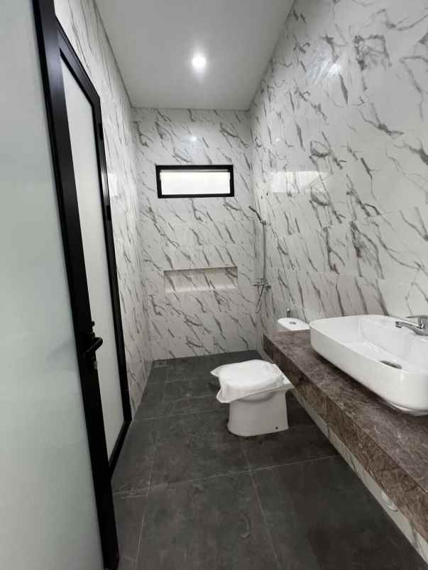 dijual rumah nirwana ekse