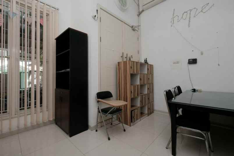 dijual rumah nirwana eksekutif