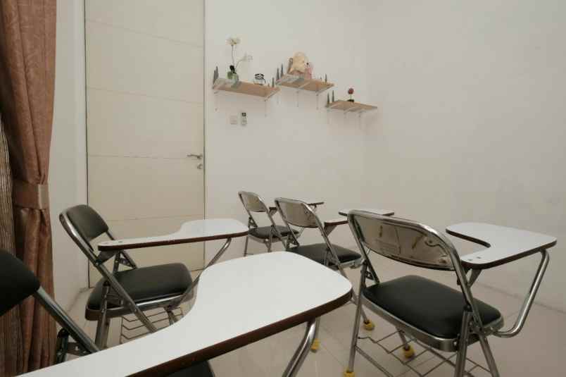 dijual rumah nirwana eksekutif