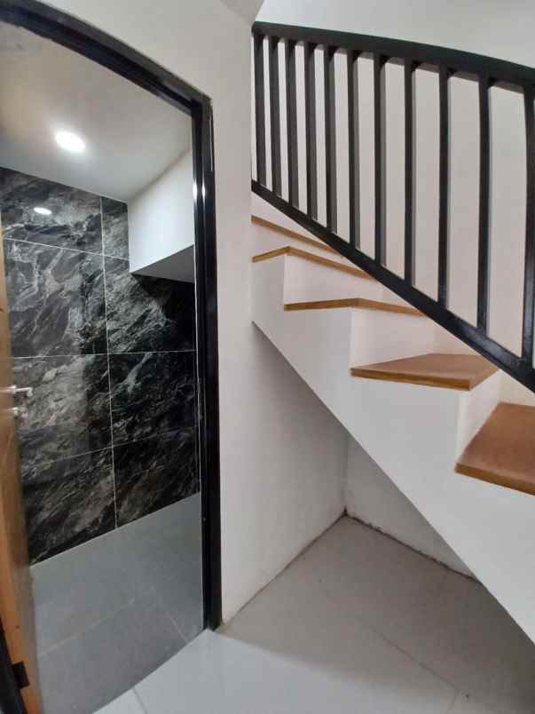 dijual rumah no1 jln beringin raya