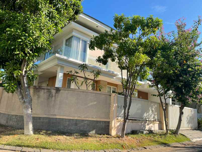 dijual rumah pakuwon city