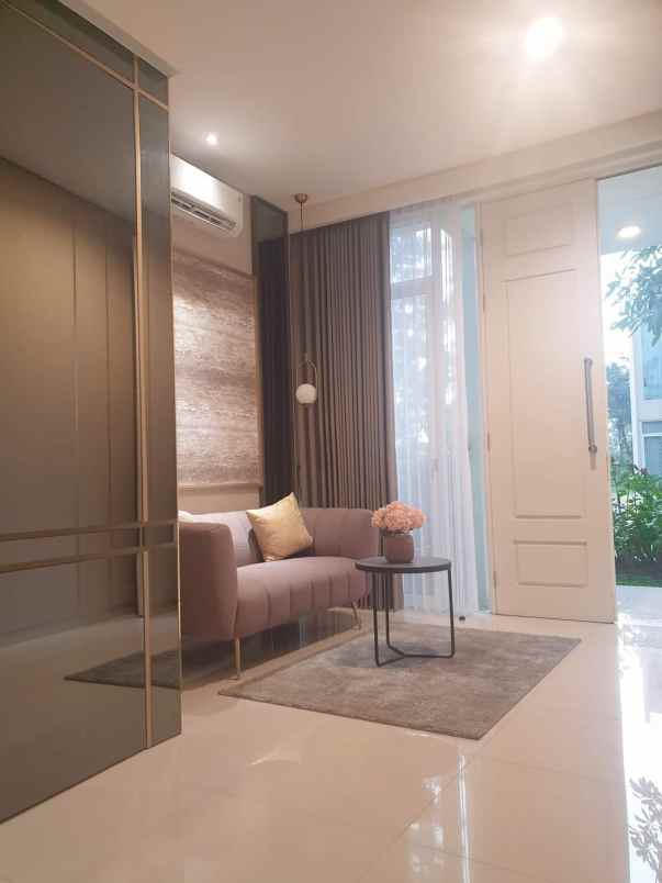 dijual rumah pakuwon city