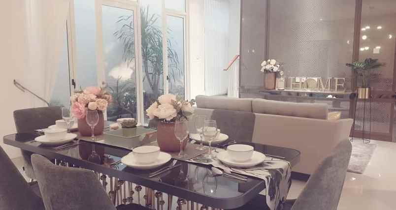 dijual rumah pakuwon city