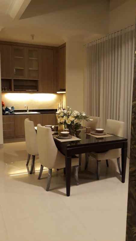 dijual rumah pakuwon city