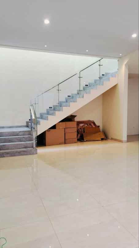 dijual rumah pakuwon city grand island