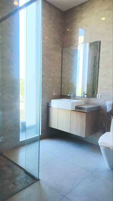 dijual rumah pakuwon city grand island