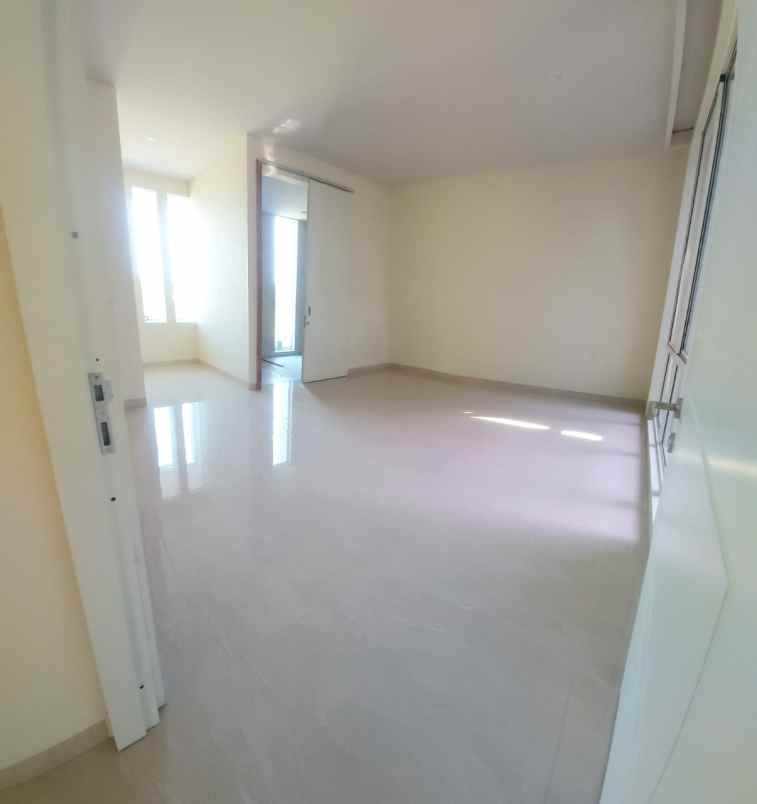 dijual rumah pakuwon city grand island