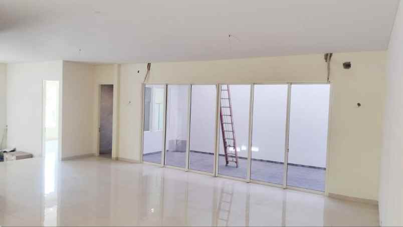 dijual rumah pakuwon city grand island