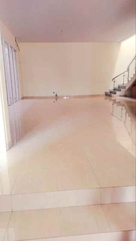 dijual rumah pakuwon city grand island