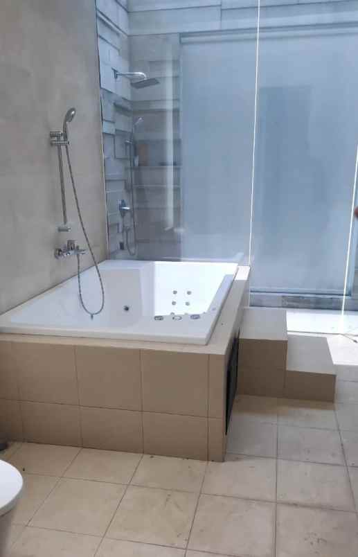 dijual rumah pakuwon city san antonio