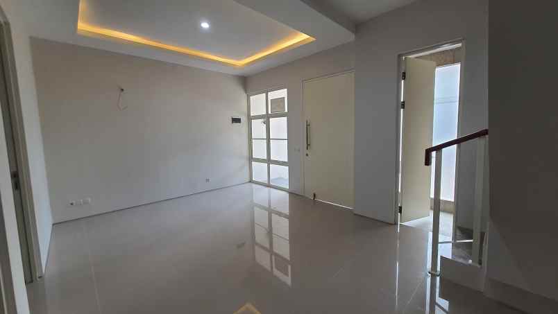 dijual rumah pakuwon city zimbali costa