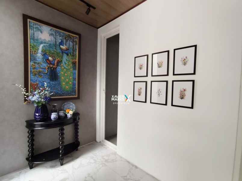 dijual rumah pakuwon indah