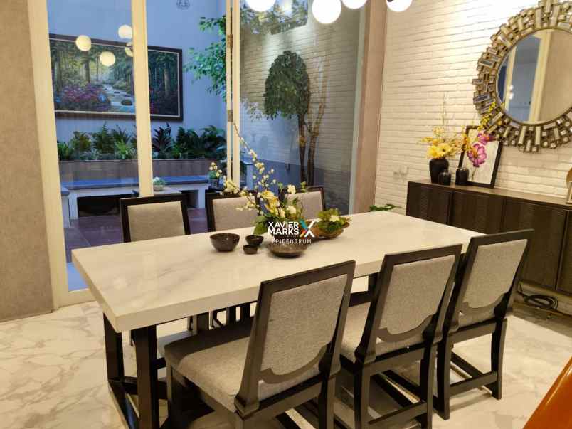 dijual rumah pakuwon indah