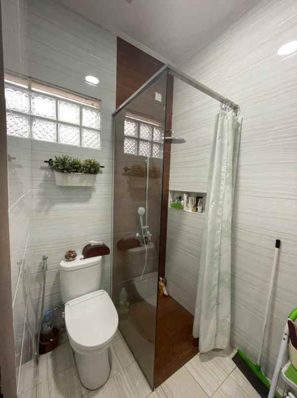 dijual rumah pamoyanan