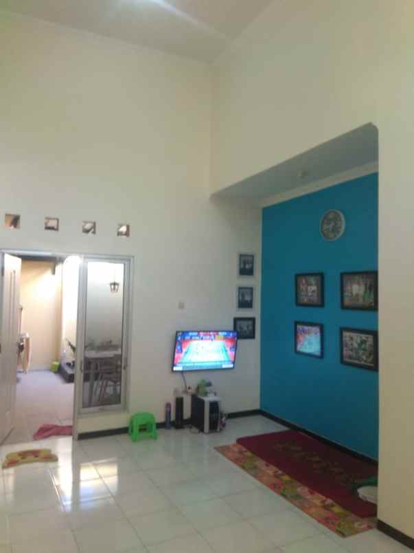 dijual rumah pandanaran hills