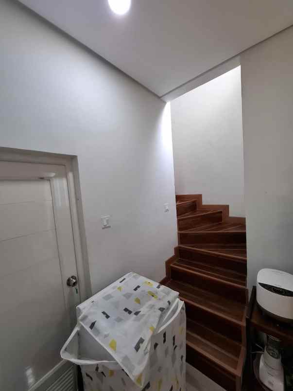 dijual rumah paradise serpong city