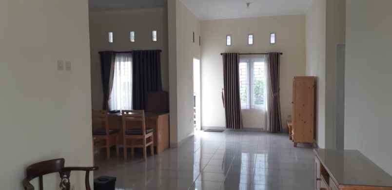 dijual rumah permana