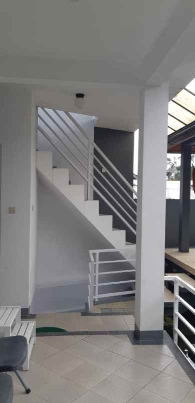 dijual rumah permana