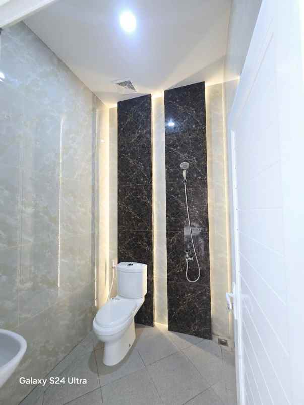 dijual rumah permata harapan baru kota