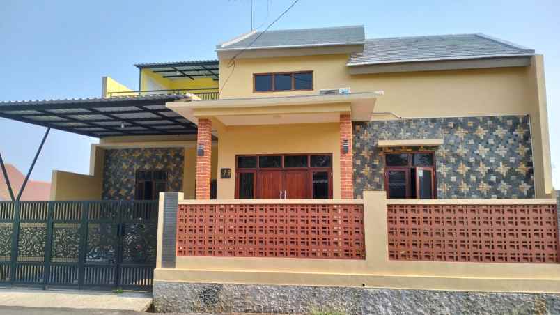 dijual rumah perum griya family residen