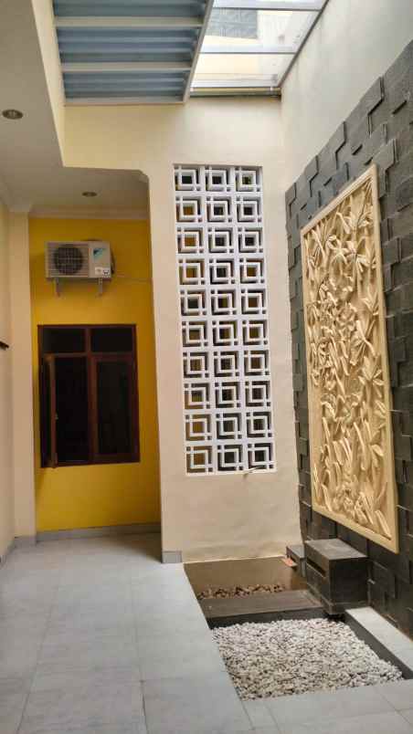 dijual rumah perum griya family residen