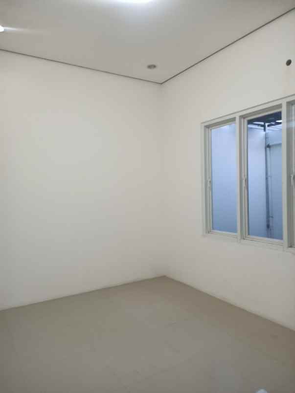 dijual rumah perum imperial gading