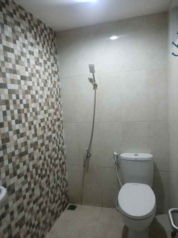 dijual rumah perum imperial gading