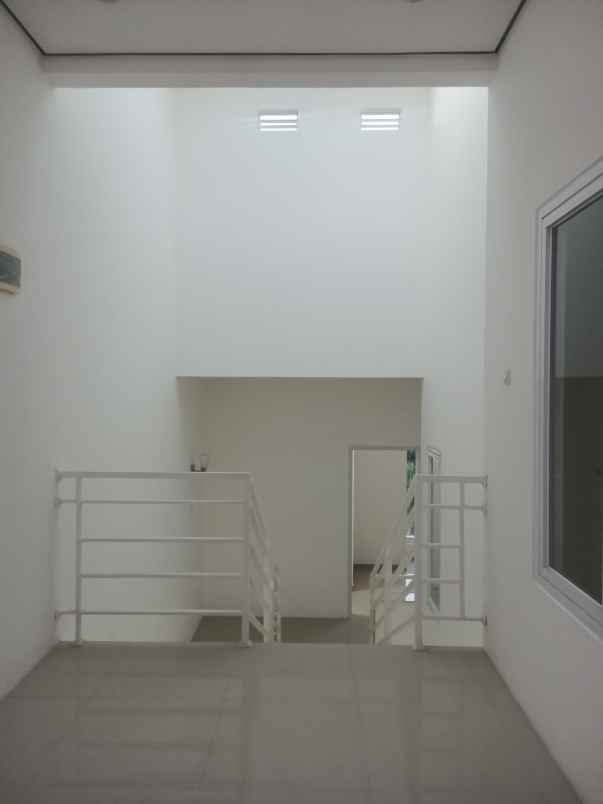 dijual rumah perum imperial gading